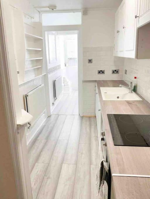 Lovely Two Bedroom Apartment, With Private Garden! Torquay Εξωτερικό φωτογραφία