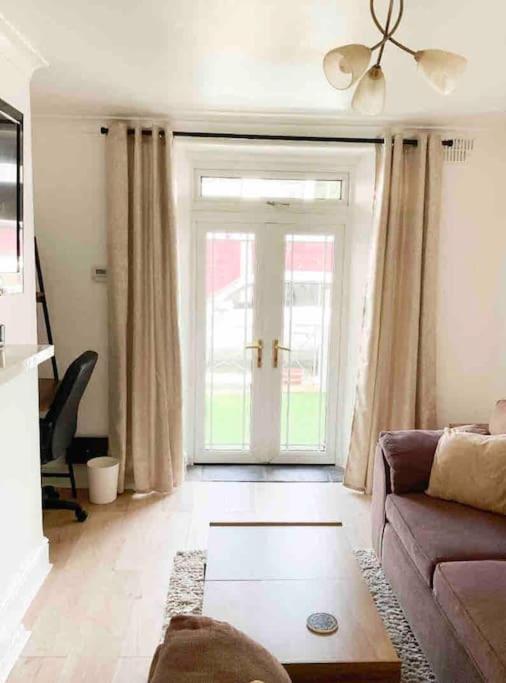 Lovely Two Bedroom Apartment, With Private Garden! Torquay Εξωτερικό φωτογραφία